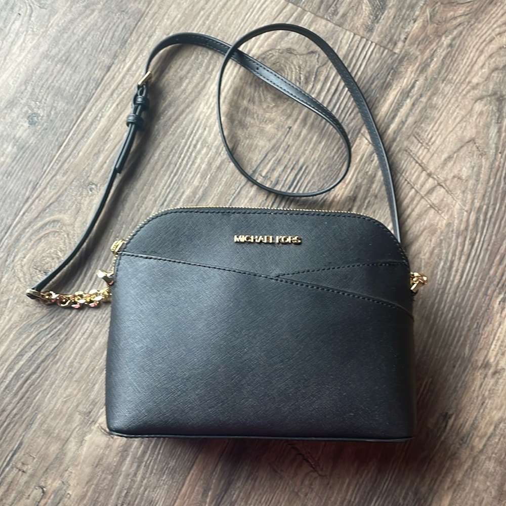 Black colored Michael Kors crossbody bag - Jet Set Medium Dome